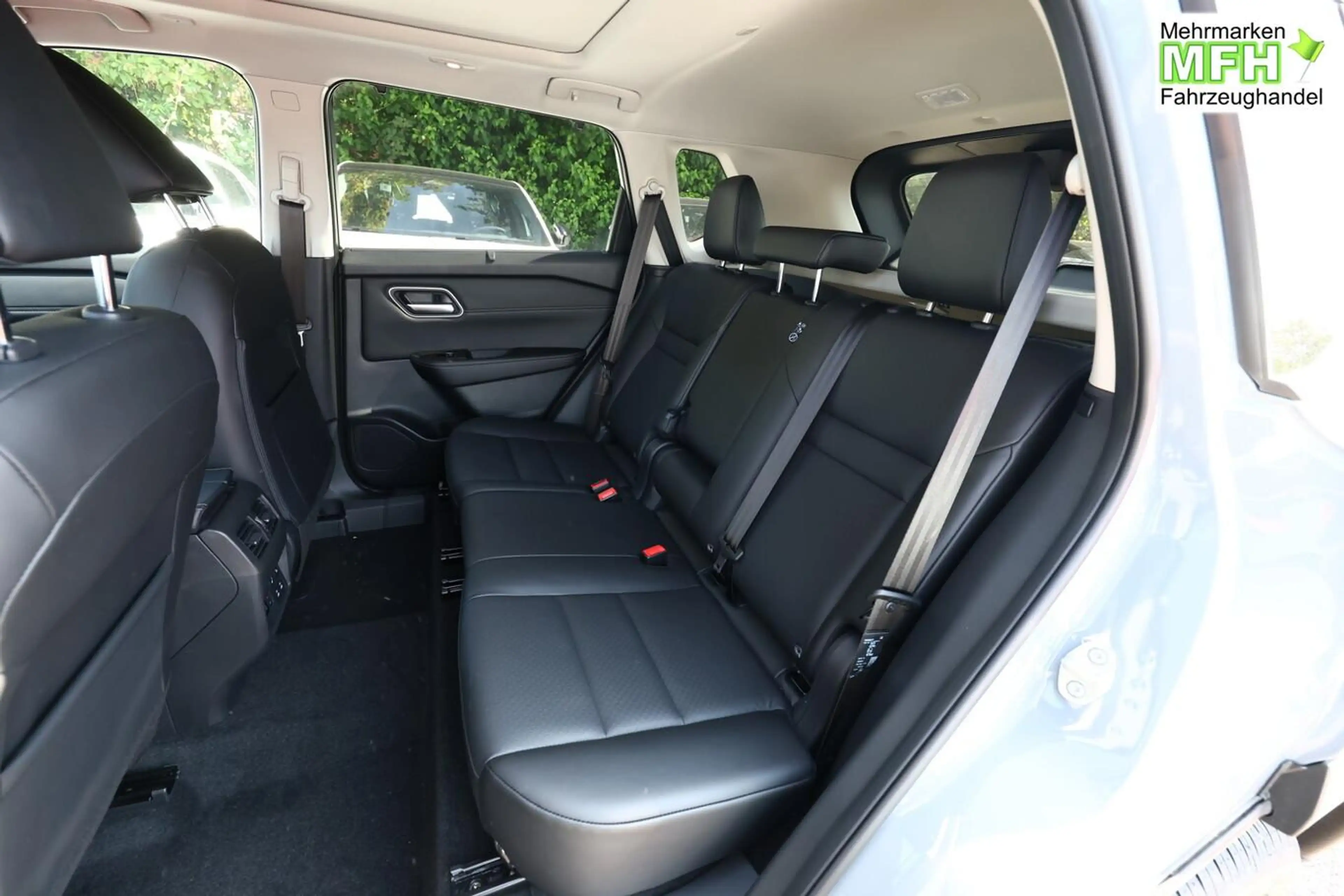 Nissan X-Trail Tekna Pano 4xSHZ HUD PrivG LED 360° Nav 120 kW ... — photo 9