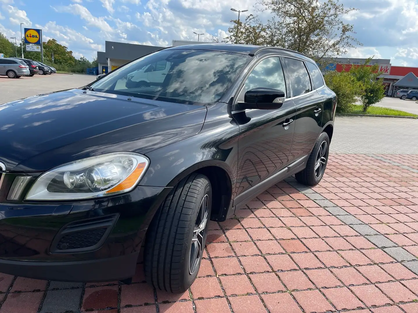 Volvo XC60 XC60 D4Momentum Schwarz - 2