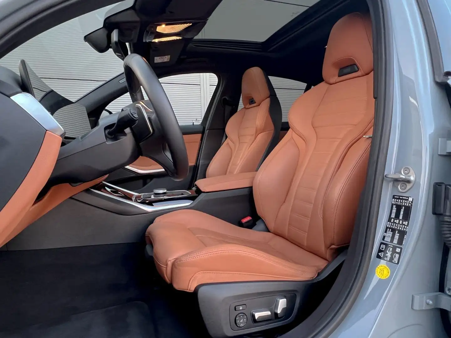 BMW 320 d xDrive M Sport*Glasdach*DrivAsistPro*Keyles Grau - 1