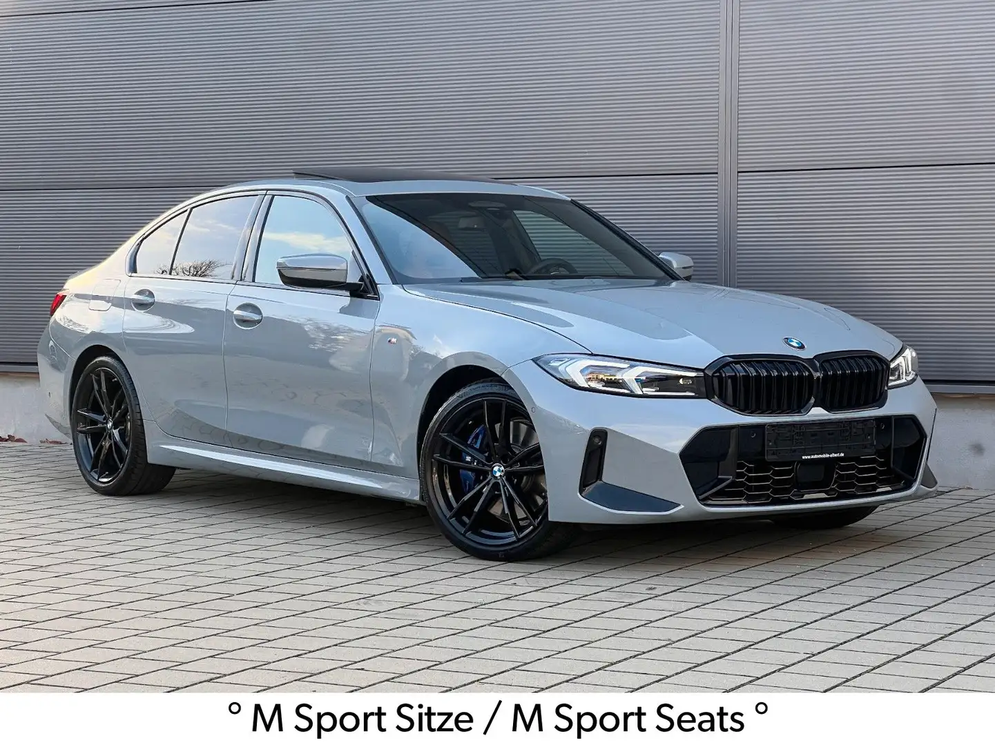 BMW 320 d xDrive M Sport*Glasdach*DrivAsistPro*Keyles Grau - 2