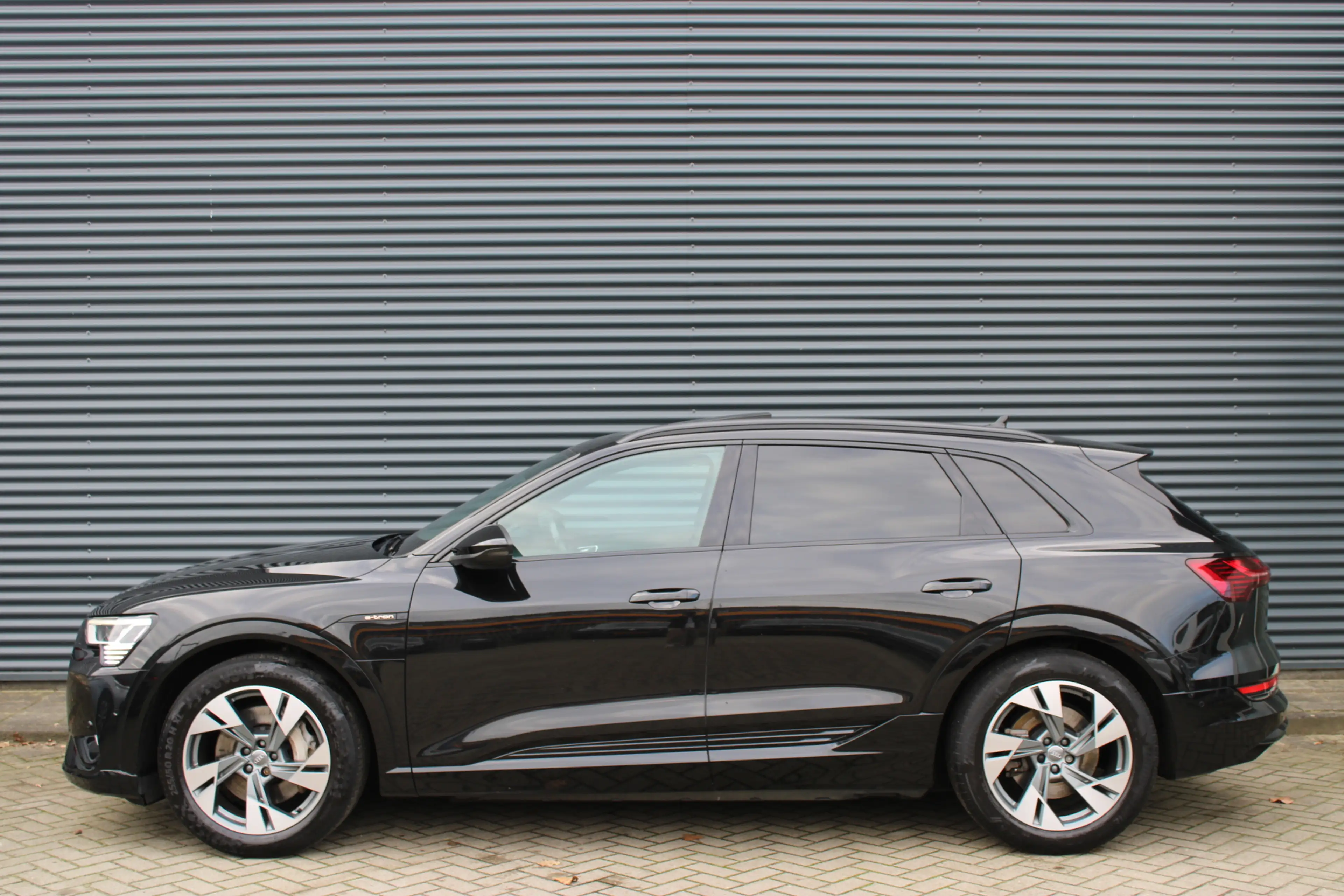 Audi e-tron e-tron 50 quattro 71 kWh S-Line Panoramadak Adapti — photo 2