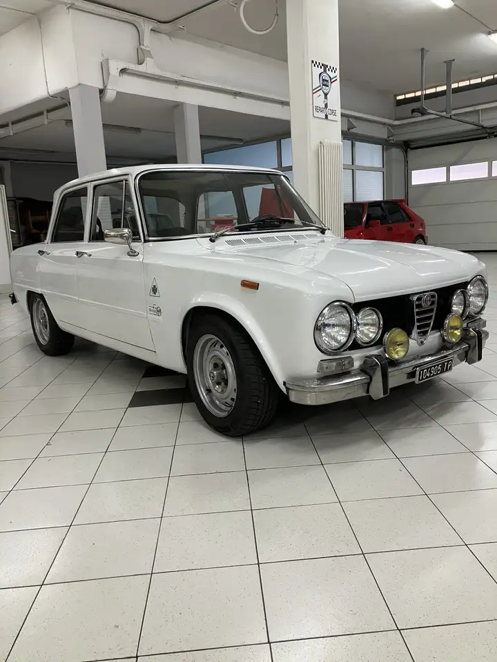 Alfa Romeo Giulia 1300 Super, foto 2