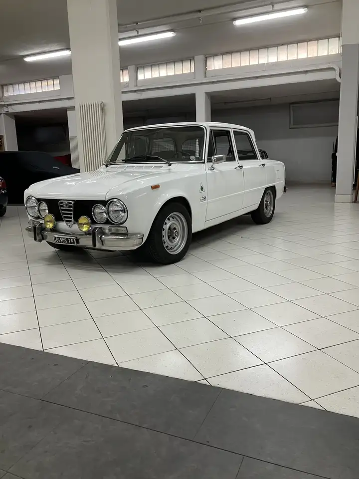 Alfa Romeo Giulia 1300 Super, foto 1