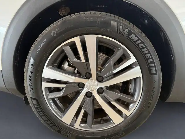 Peugeot 3008 view 9