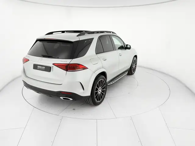 Mercedes-Benz GLE view 3