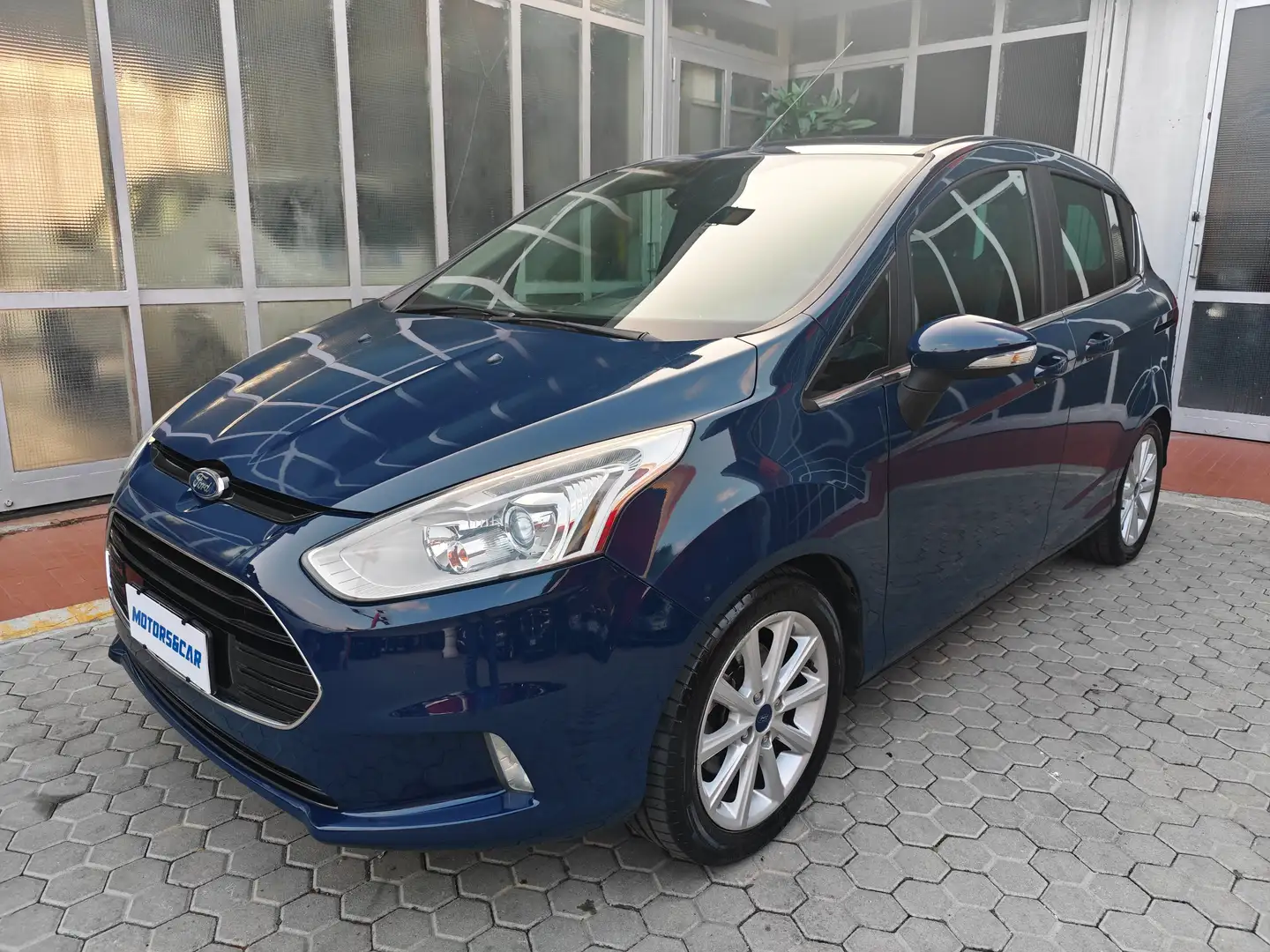Ford B-Max GPL B-Max 1.4 Titanium Business 86cv Azul - 1