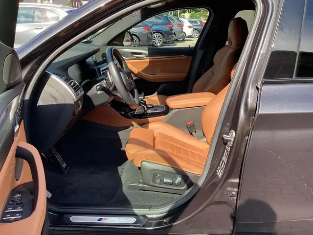 BMW X4 view 4