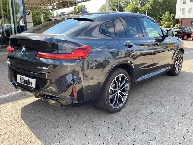 BMW X4 view 3