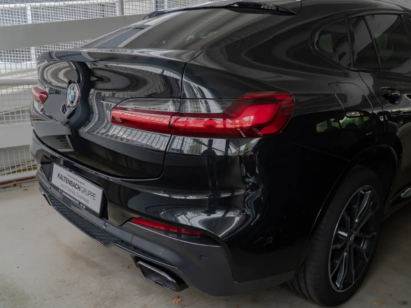 BMW X4 M 40i HUD 360° LED STANDHZ ACC W-LAN NAVI Schwarz - 2