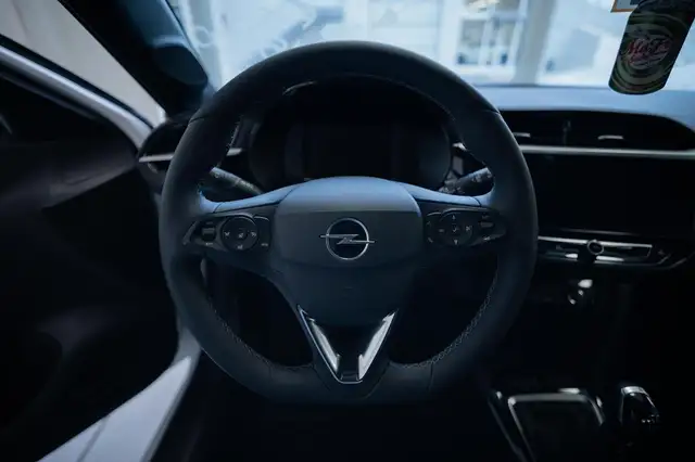 Opel Corsa view 9