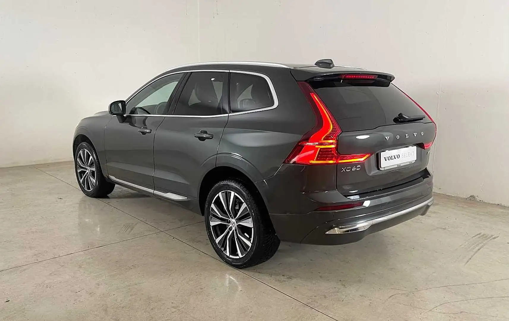 Volvo XC60 Inscription, B4 AWD mild hybrid (D) Gris - 2