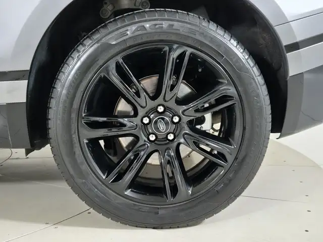 Land Rover Range Rover Velar view 9
