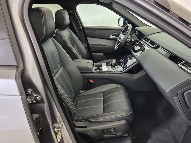Land Rover Range Rover Velar view 3