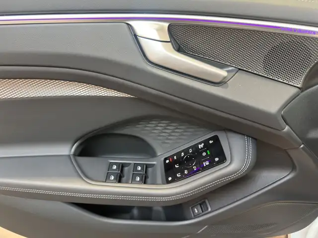 Audi A6 view 8