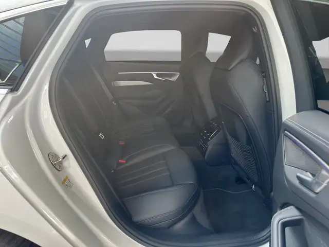Audi A6 view 6