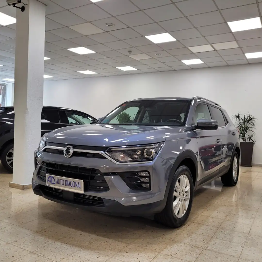 SsangYong Korando G15 Urban 4x2 Aut. Gris - 1