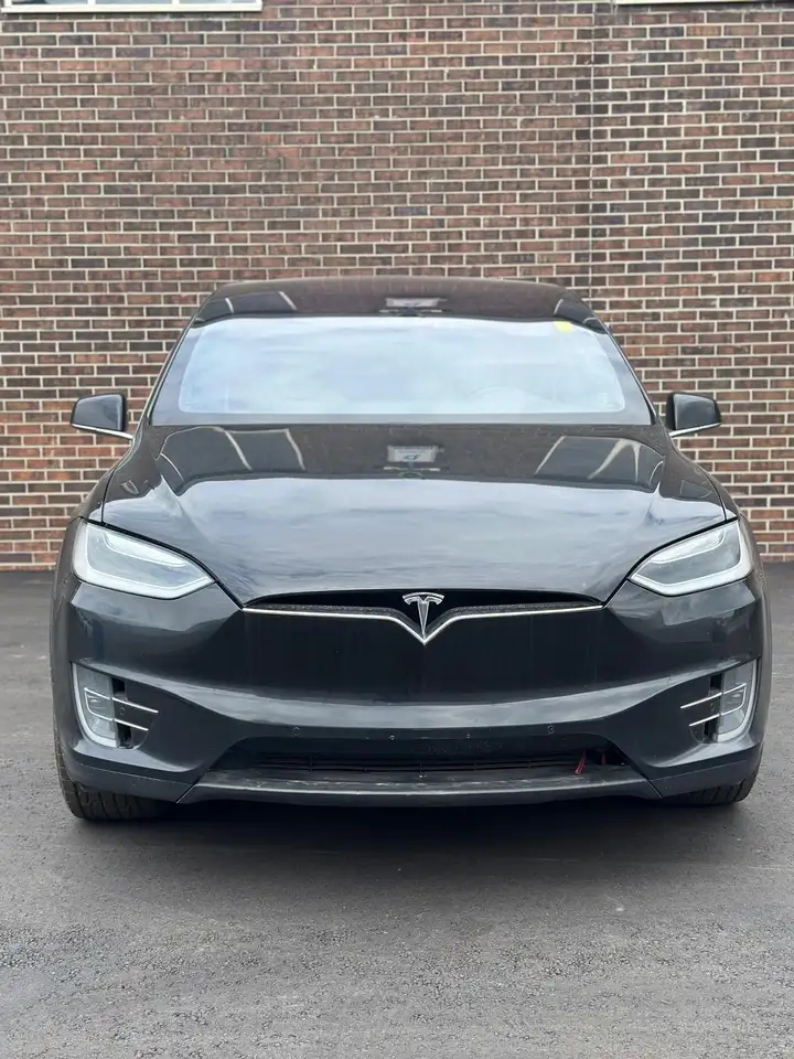 Tesla Model X fotografie Tesla Model X