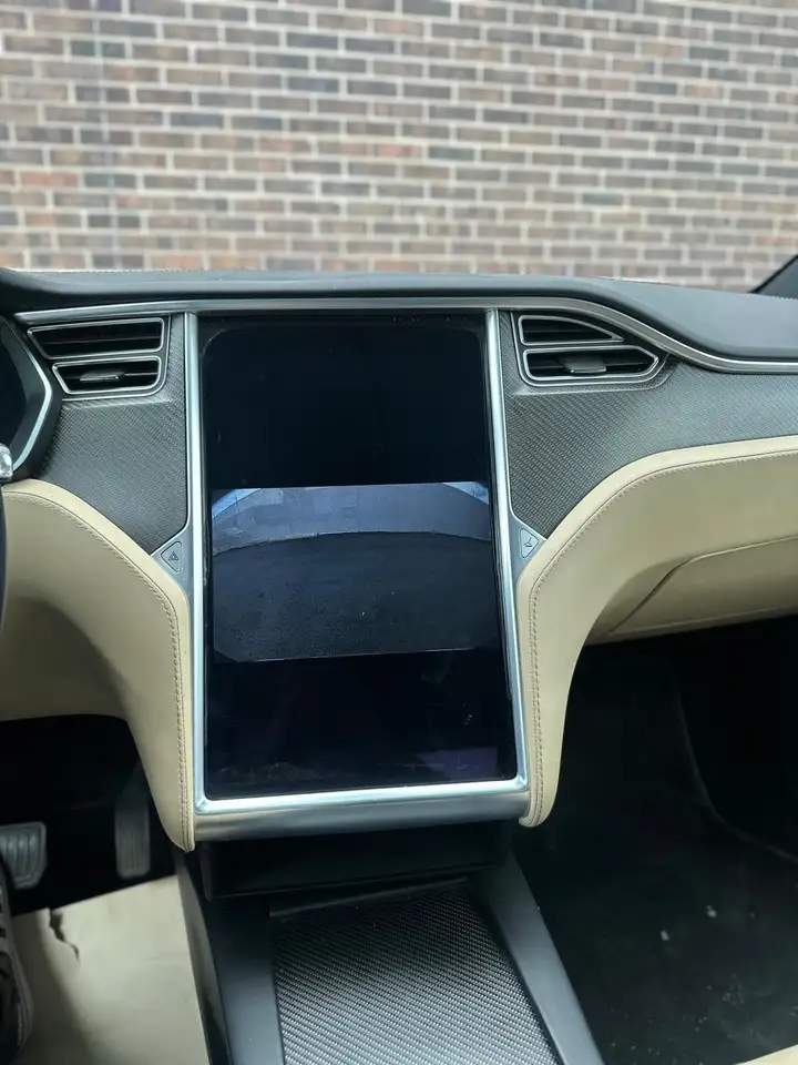 Tesla Model X fotografie Tesla Model X