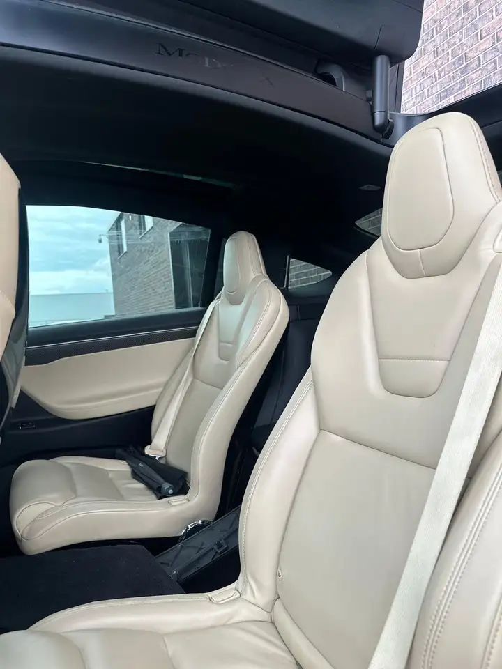 Tesla Model X fotografie Tesla Model X