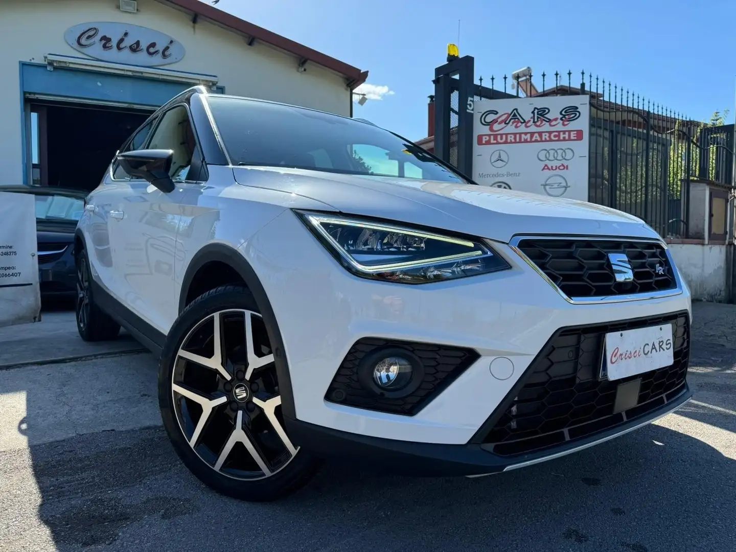 SEAT Arona 1.0 ecotsi FR 115cv my18 Weiß - 2