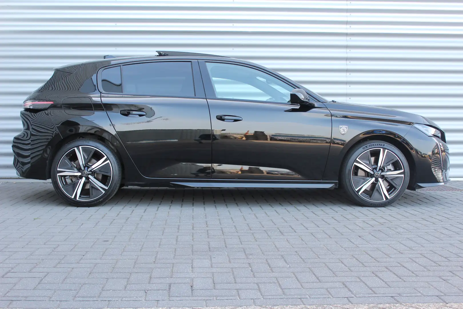 Peugeot 308 1.6 HYBRID 180PK GT PACK AUTOMAAT / NAVI / LEDER / Zwart - 2