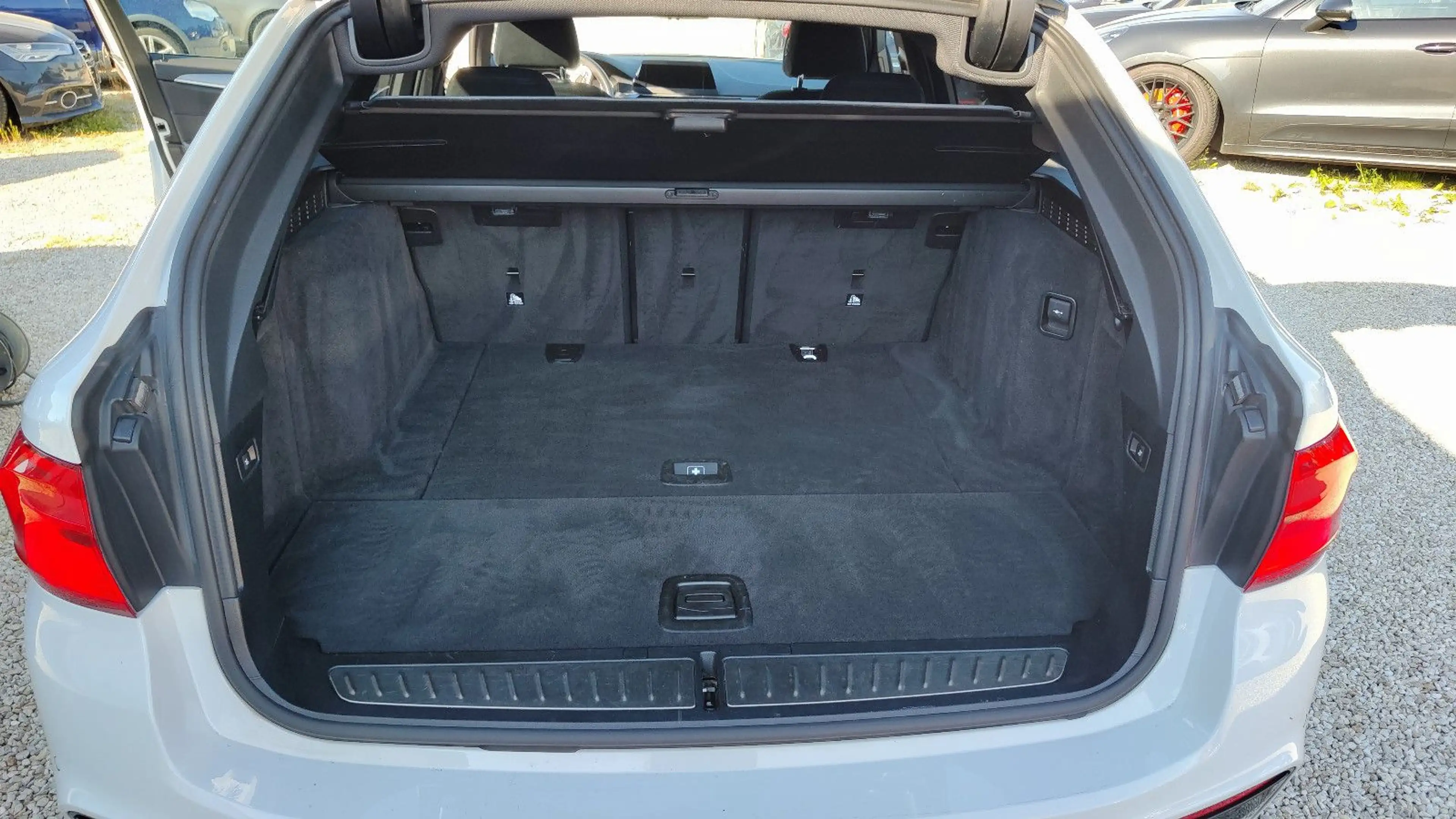 BMW 520 d Touring M Paket LED*Navi*Kamera*Alcantara* — photo 39