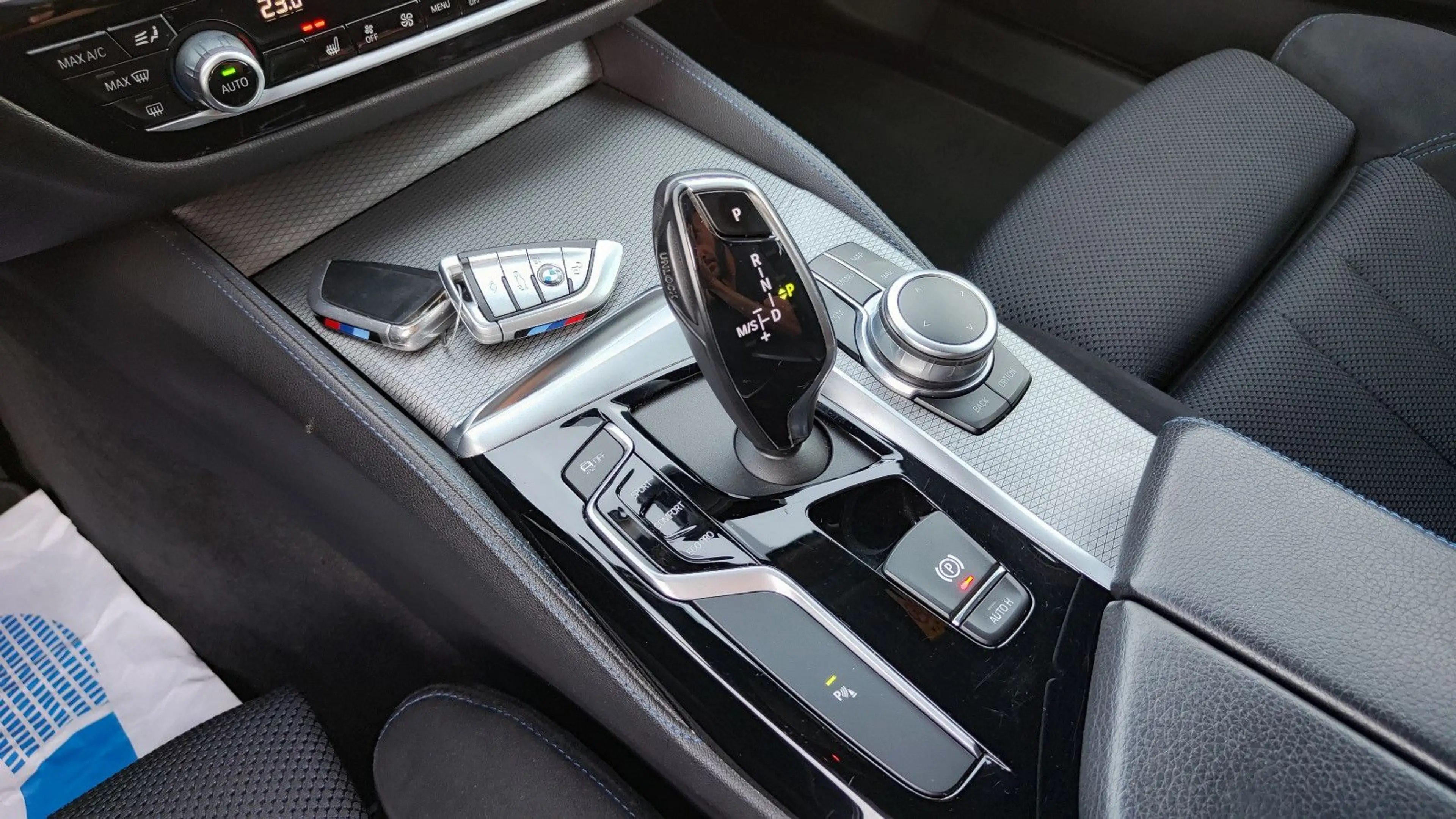 BMW 520 d Touring M Paket LED*Navi*Kamera*Alcantara* — photo 31