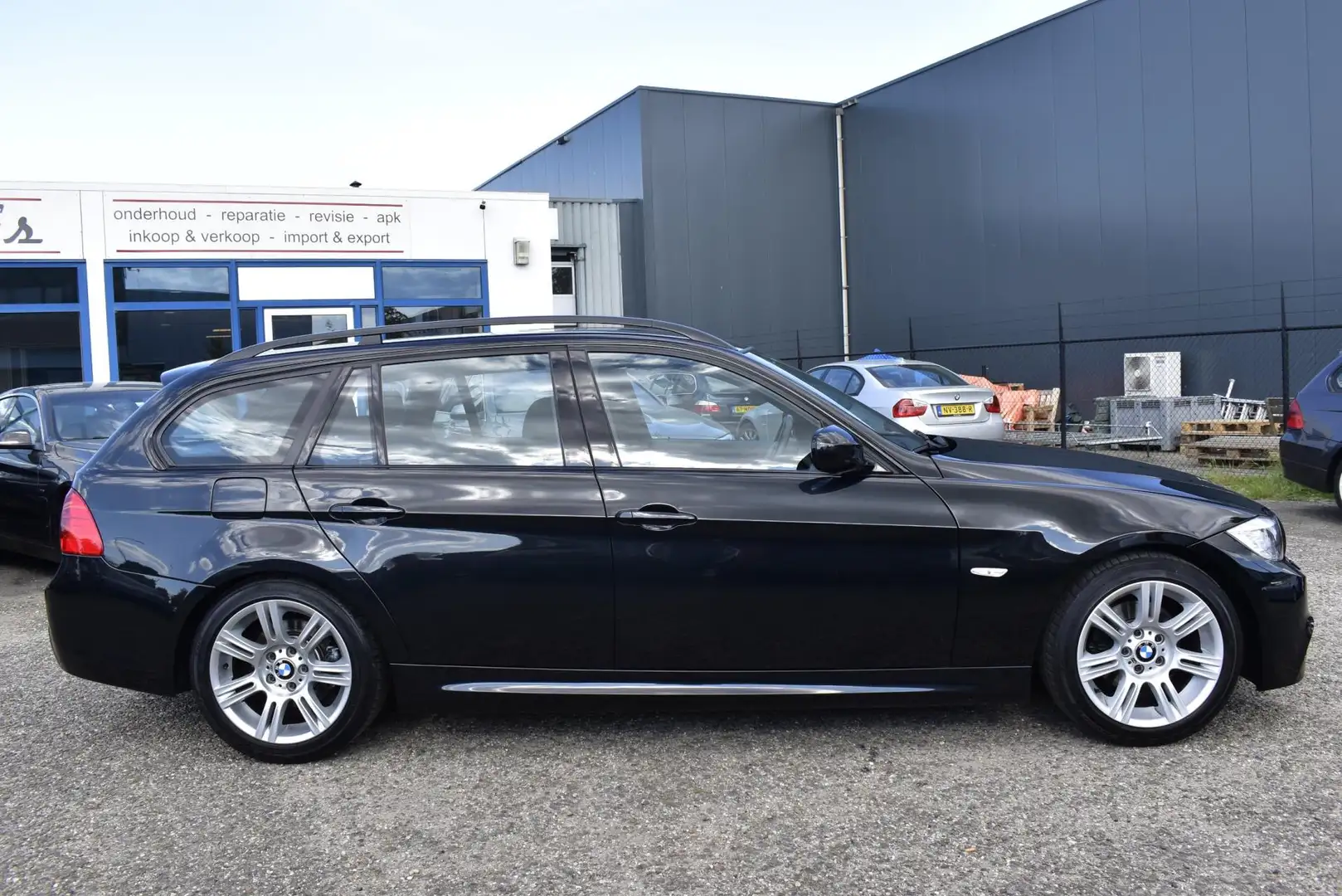 BMW 318 3-serie Touring 318i lci m sport youngtimer Negro - 2