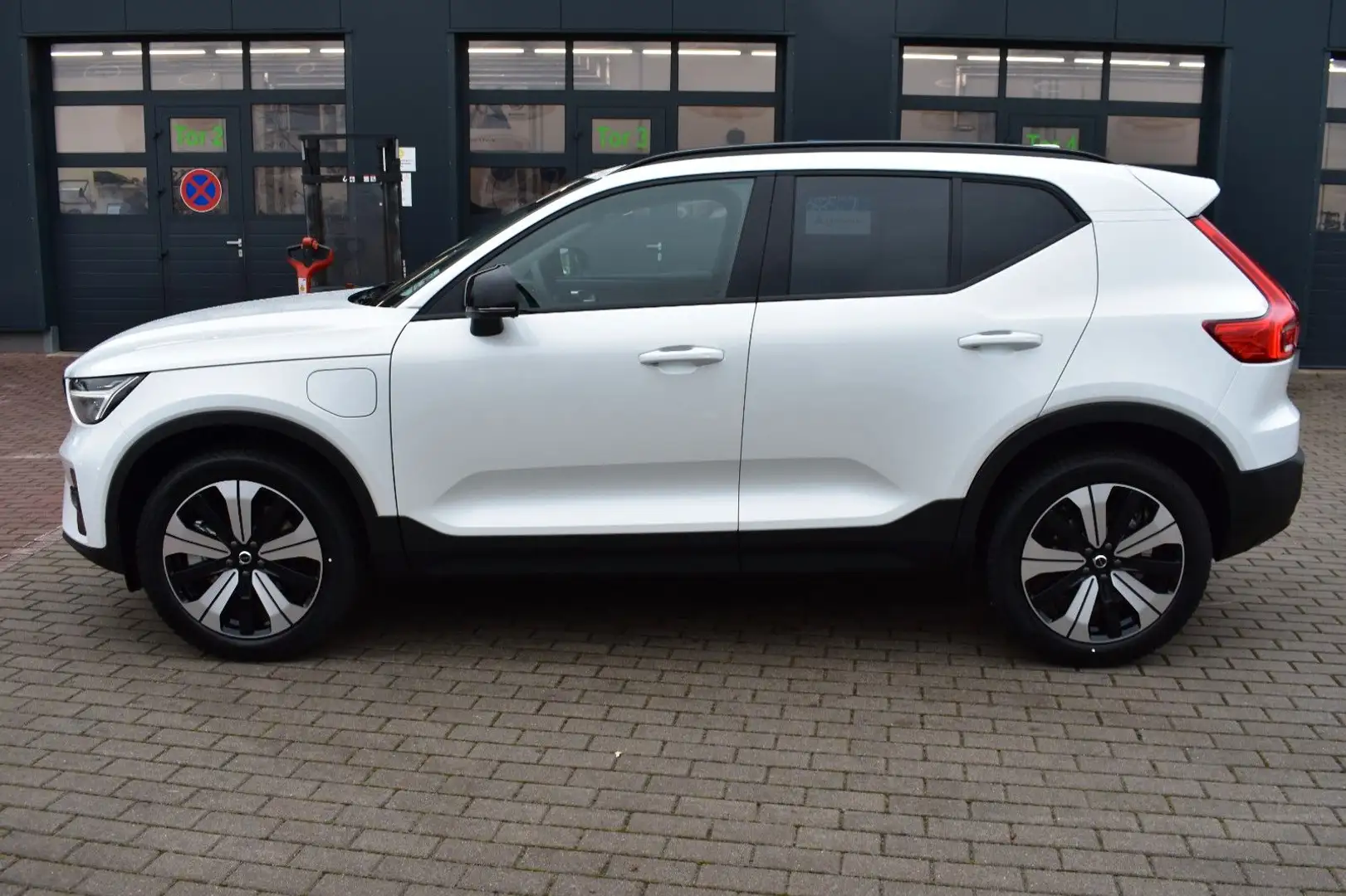 Volvo XC40 T5 Recharge 2WD Plus Dark*RFK*H&K*ACC Weiß - 2