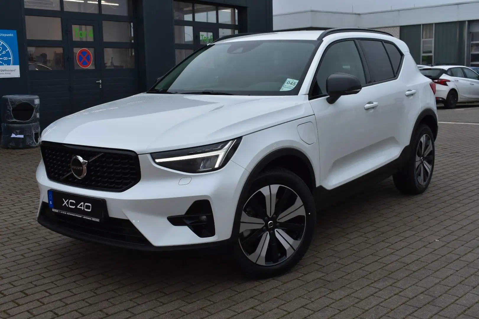 Volvo XC40 T5 Recharge 2WD Plus Dark*RFK*H&K*ACC Weiß - 1