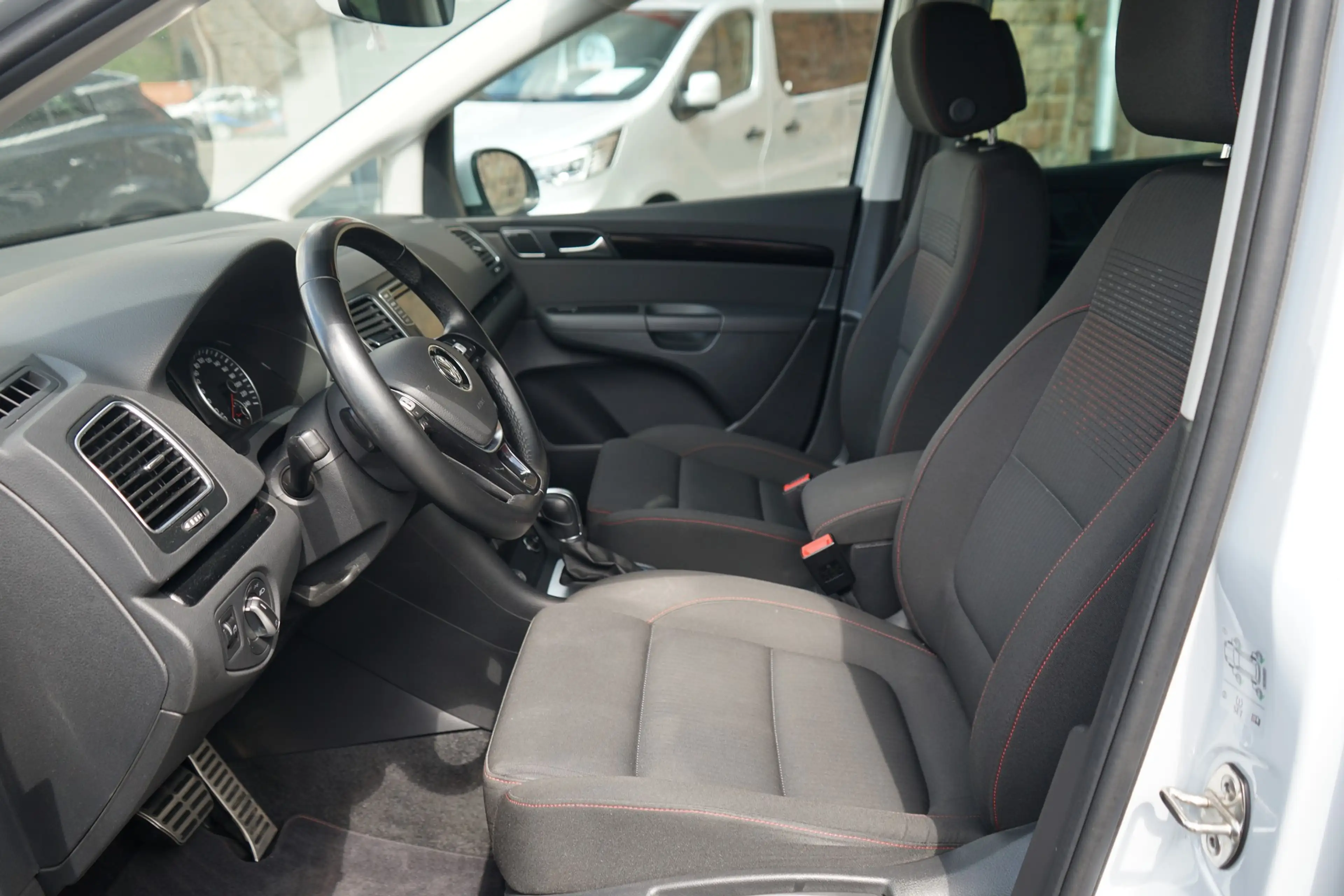 Volkswagen Sharan 1.4 TSI DSG Sound Bi-Xenon Standheizung ACC — photo 23