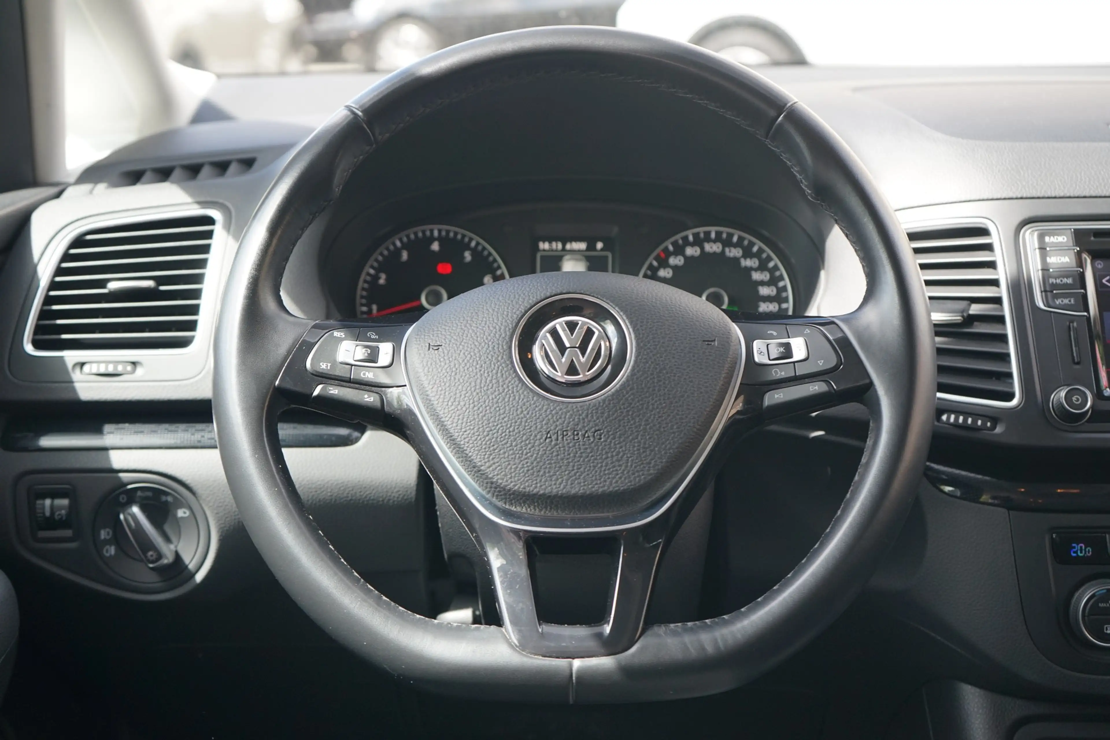 Volkswagen Sharan 1.4 TSI DSG Sound Bi-Xenon Standheizung ACC — photo 18