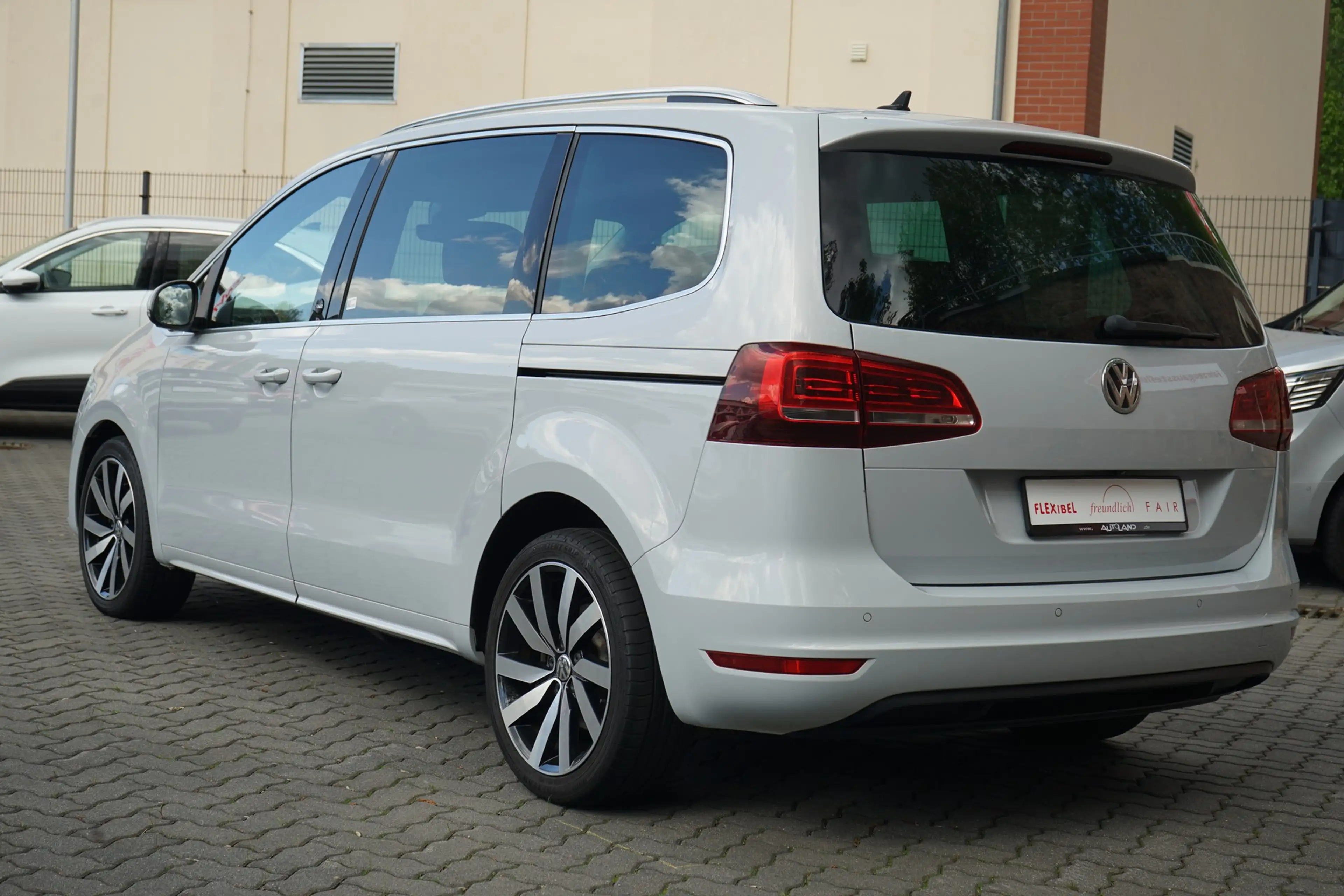 Volkswagen Sharan 1.4 TSI DSG Sound Bi-Xenon Standheizung ACC — photo 4