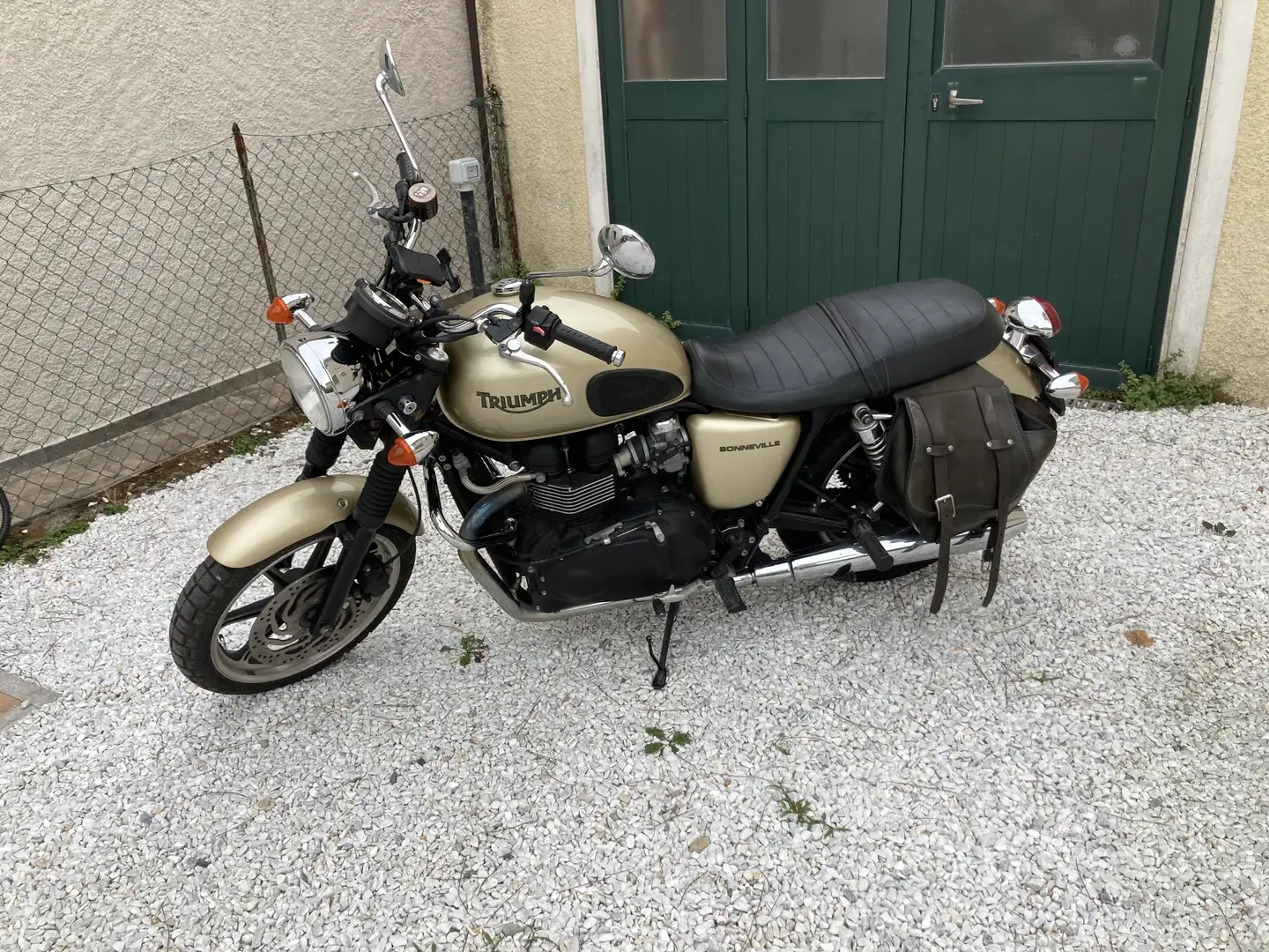 Triumph Bonneville SE - 1