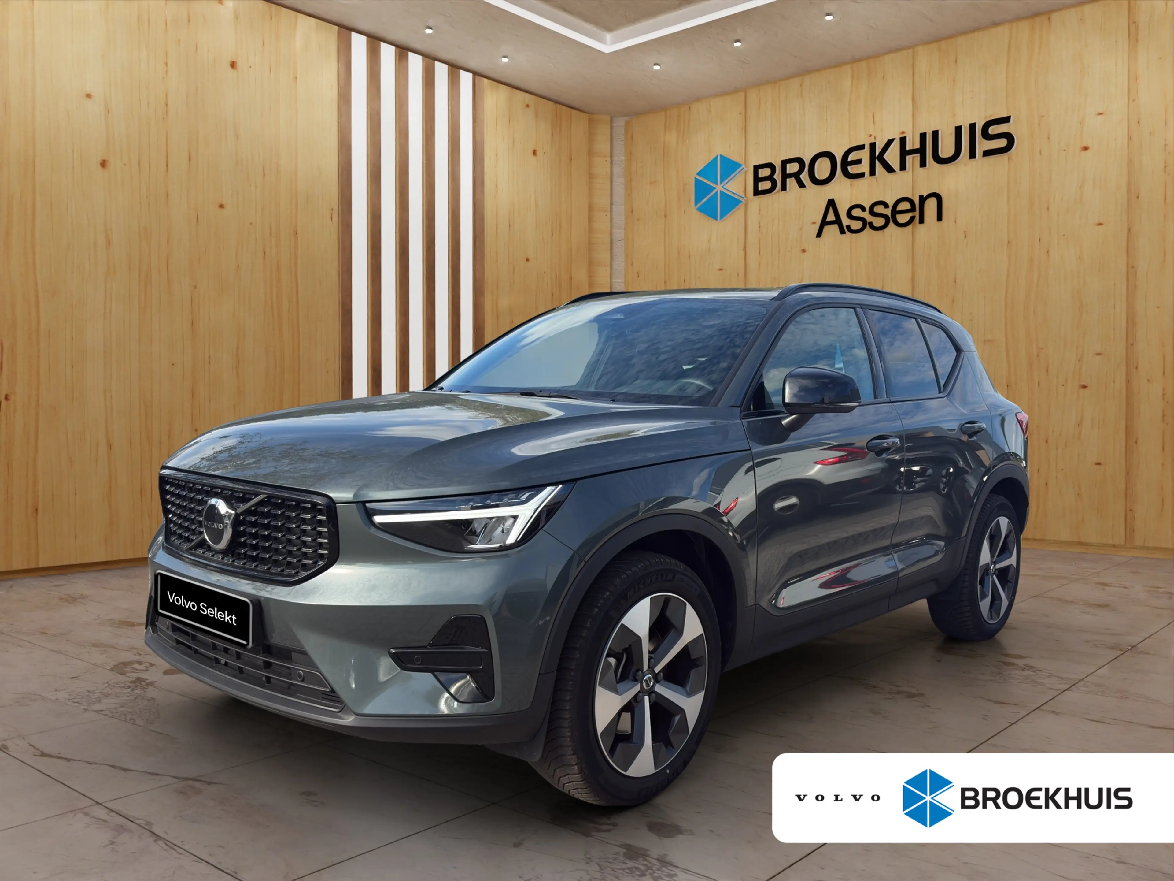 Volvo XC40 2.0 B4 Plus Dark | Harman Kardon | Stoel + Stuur V