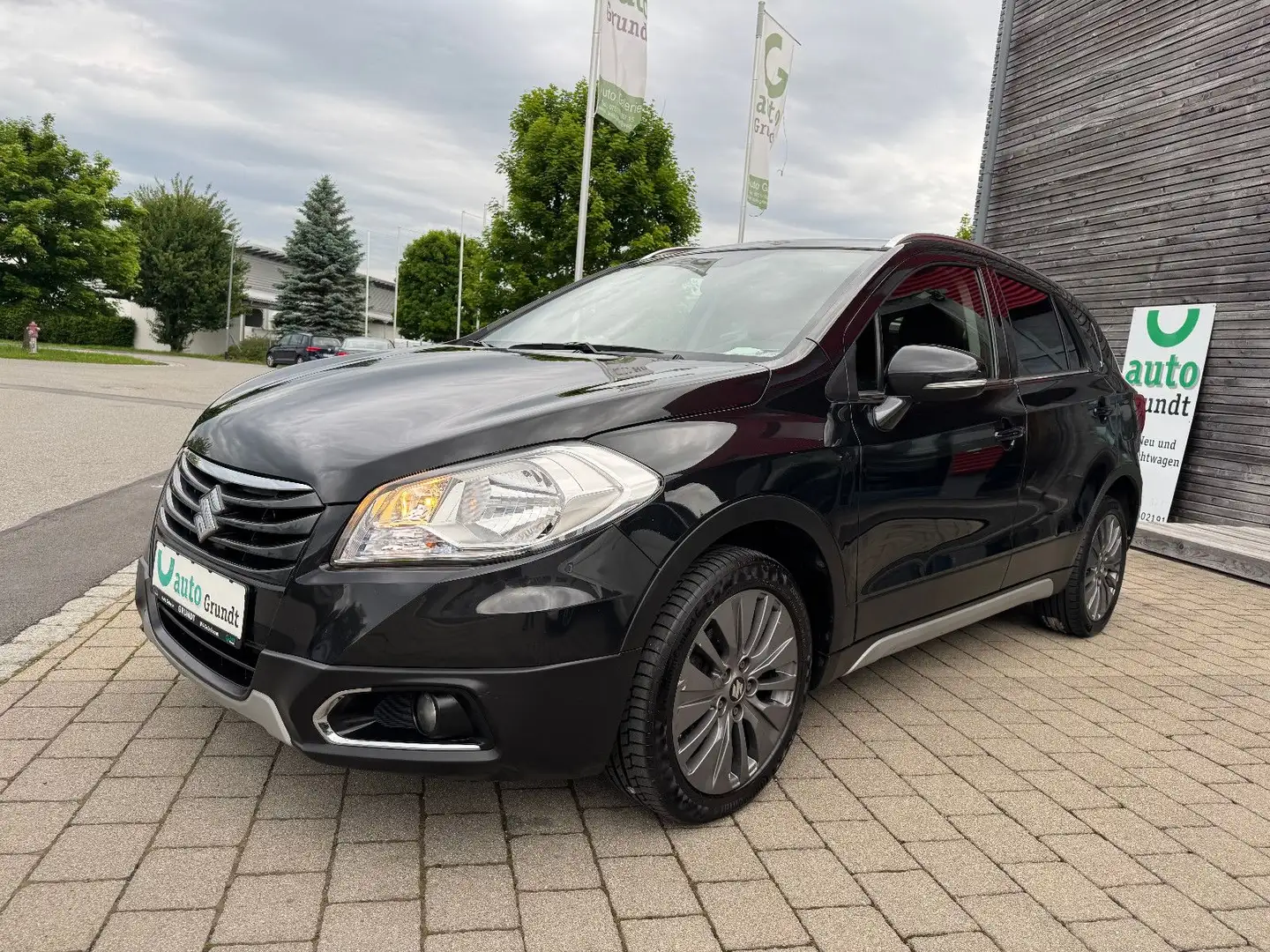 Suzuki SX4 S-Cross Limited+ 4x4 Schwarz - 1