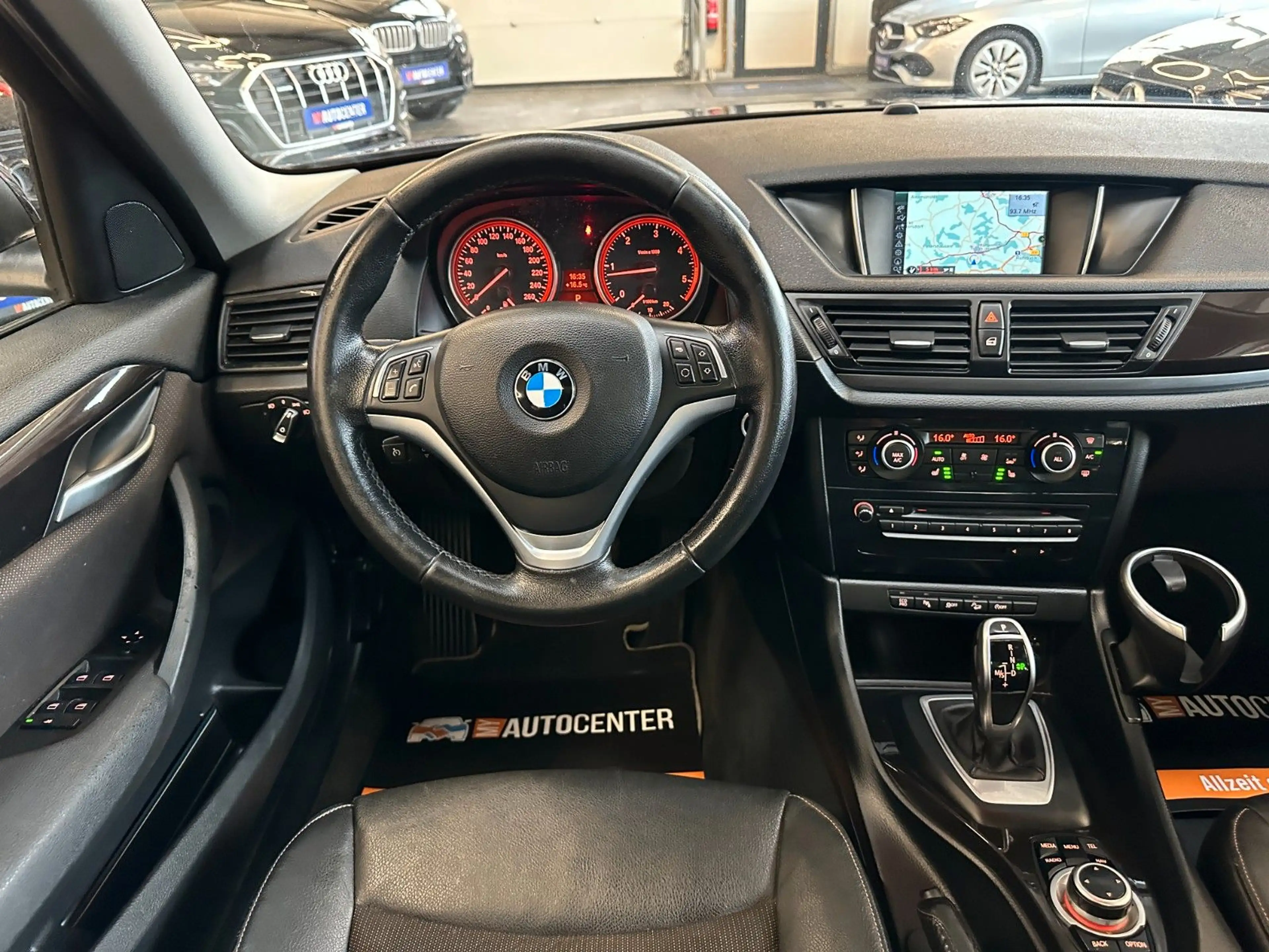 BMW X1 xDrive *PANO*TEMPOMAT*AHK*NAV*PDC*KLIMA* — photo 7