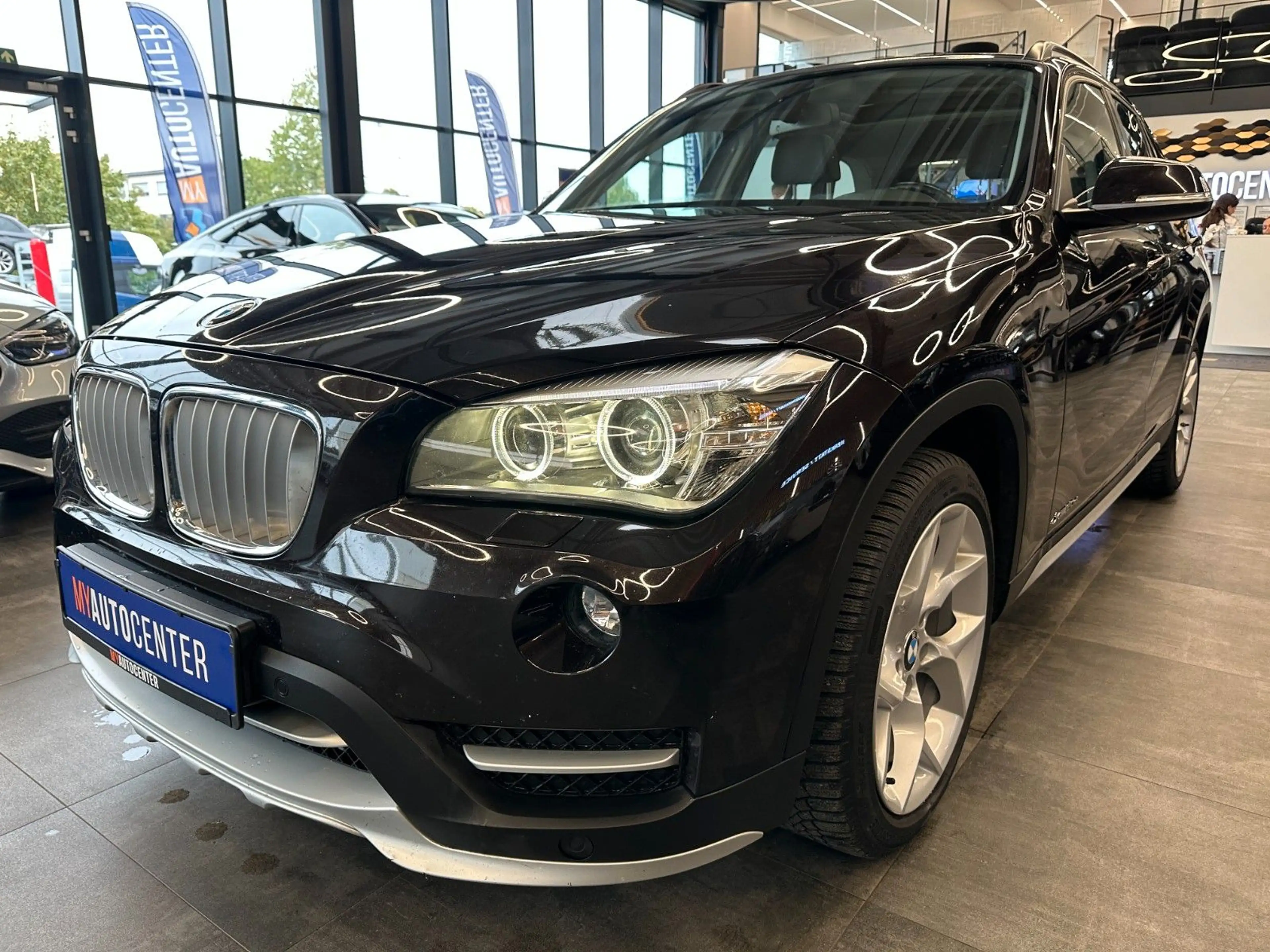 BMW X1 xDrive *PANO*TEMPOMAT*AHK*NAV*PDC*KLIMA* — photo 4