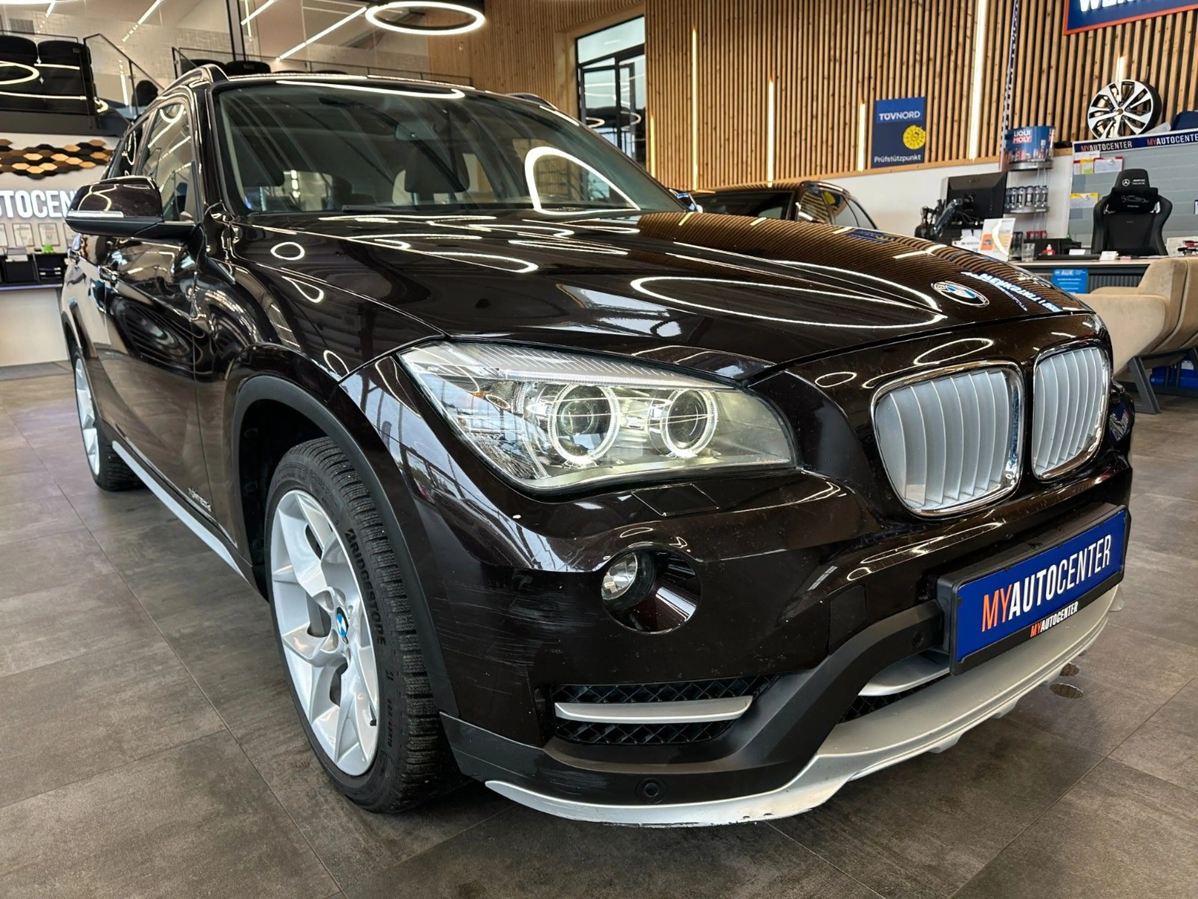 BMW X1 xDrive *PANO*TEMPOMAT*AHK*NAV*PDC*KLIMA* — photo 3