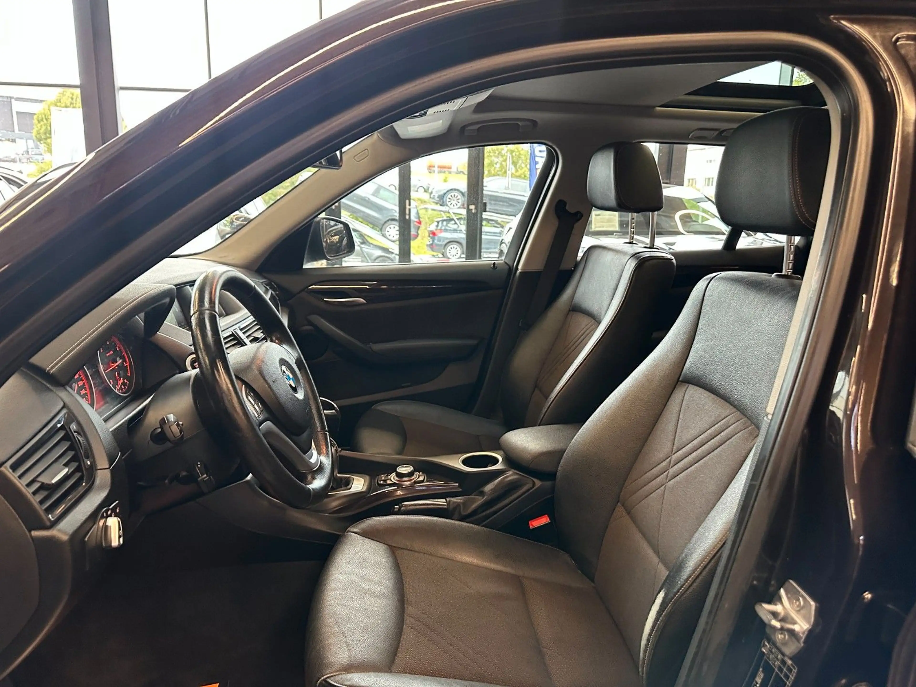 BMW X1 xDrive *PANO*TEMPOMAT*AHK*NAV*PDC*KLIMA* — photo 10