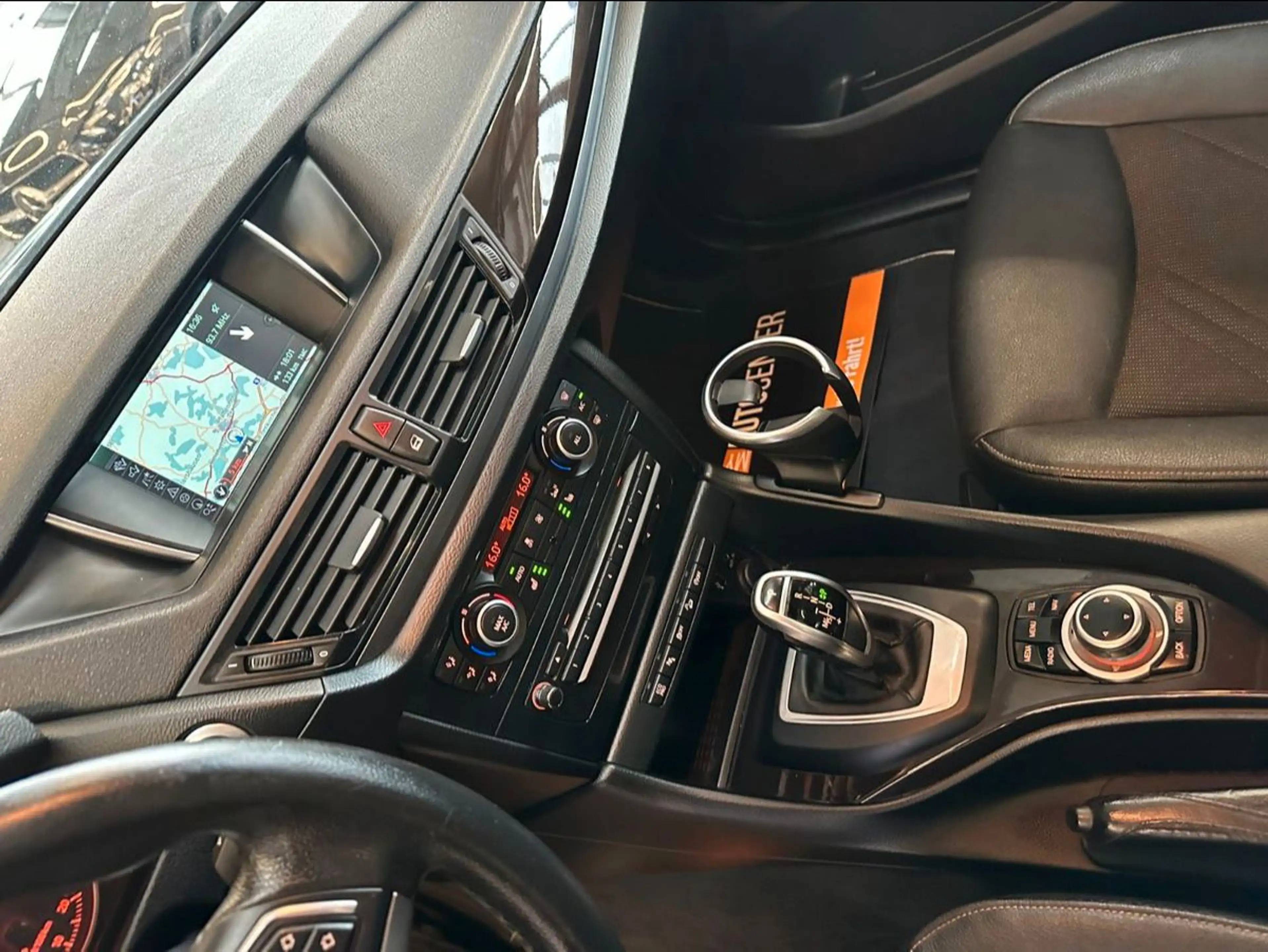 BMW X1 xDrive *PANO*TEMPOMAT*AHK*NAV*PDC*KLIMA* — photo 12