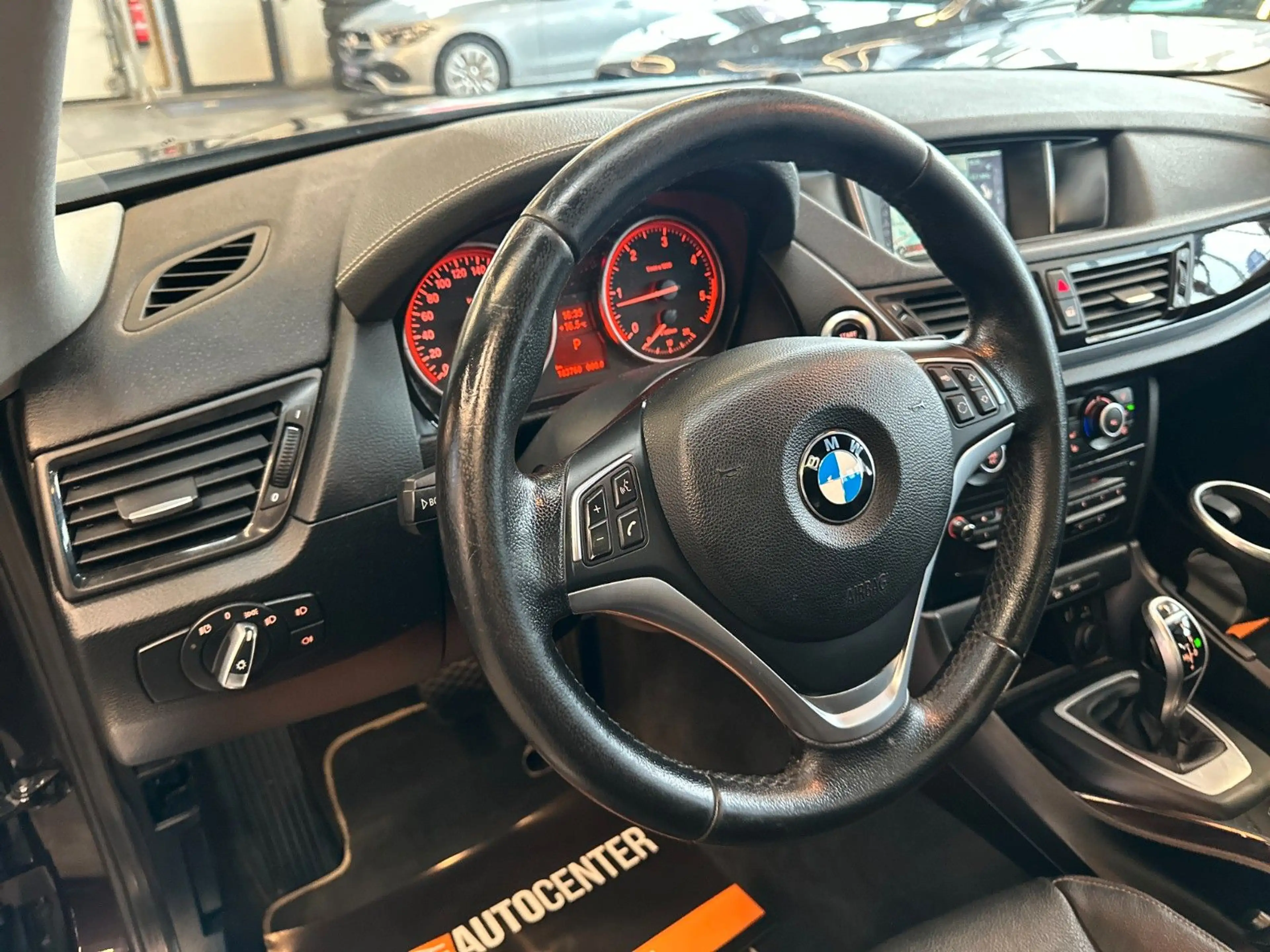 BMW X1 xDrive *PANO*TEMPOMAT*AHK*NAV*PDC*KLIMA* — photo 8