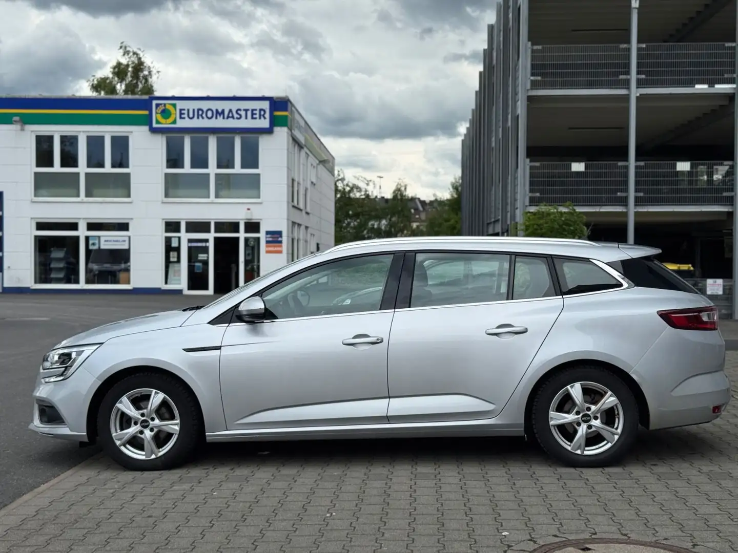 Renault Megane IV Grandtour Business Edition Gris - 1