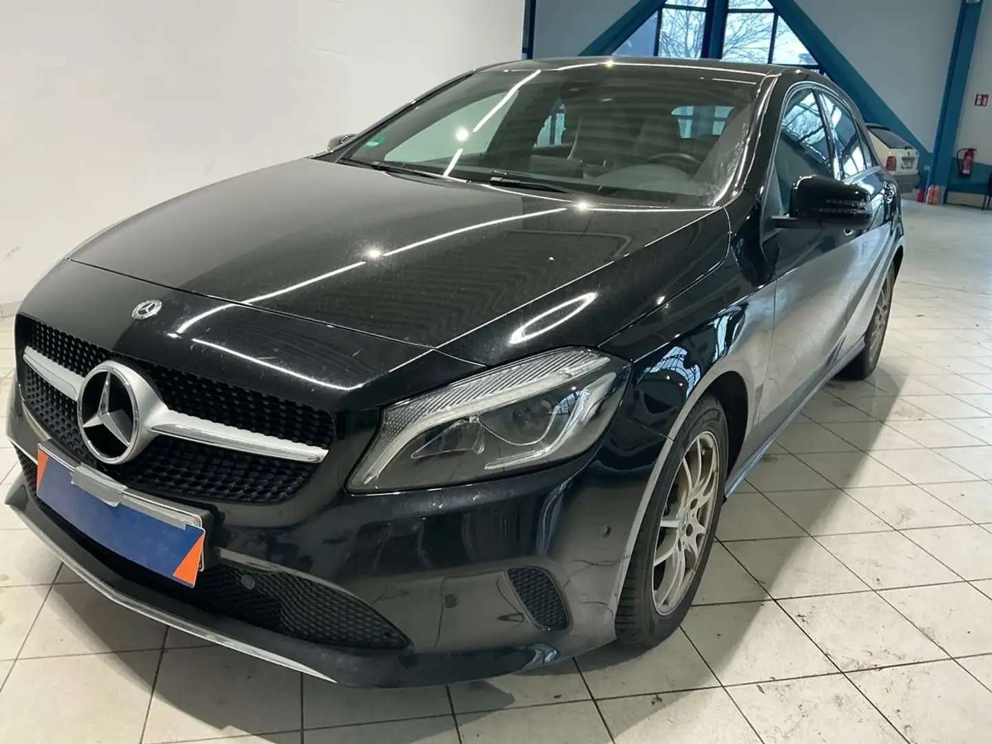 Mercedes-Benz A 200 A+200+d+4Matic+7G-DCTUrban Noir - 1