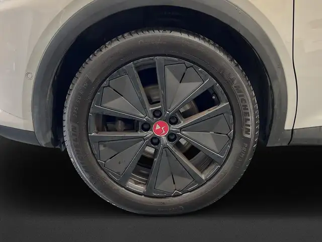 DS Automobiles DS 7 view 8