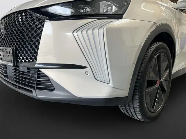 DS Automobiles DS 7 view 9
