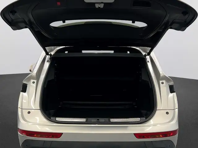 DS Automobiles DS 7 view 7