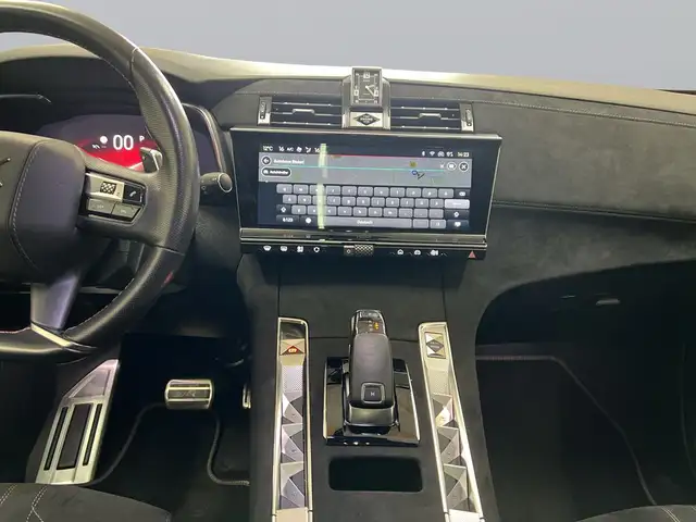 DS Automobiles DS 7 view 12