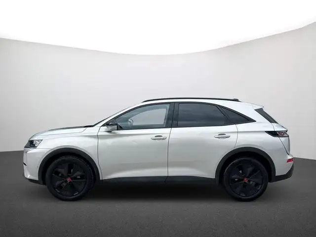DS Automobiles DS 7 view 4