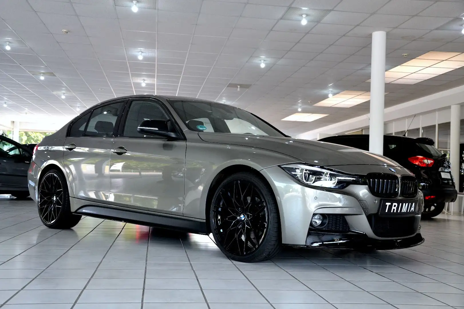 BMW 330 i Limo M Sport | Kamera | SHZ | GLASDACH Brun - 2